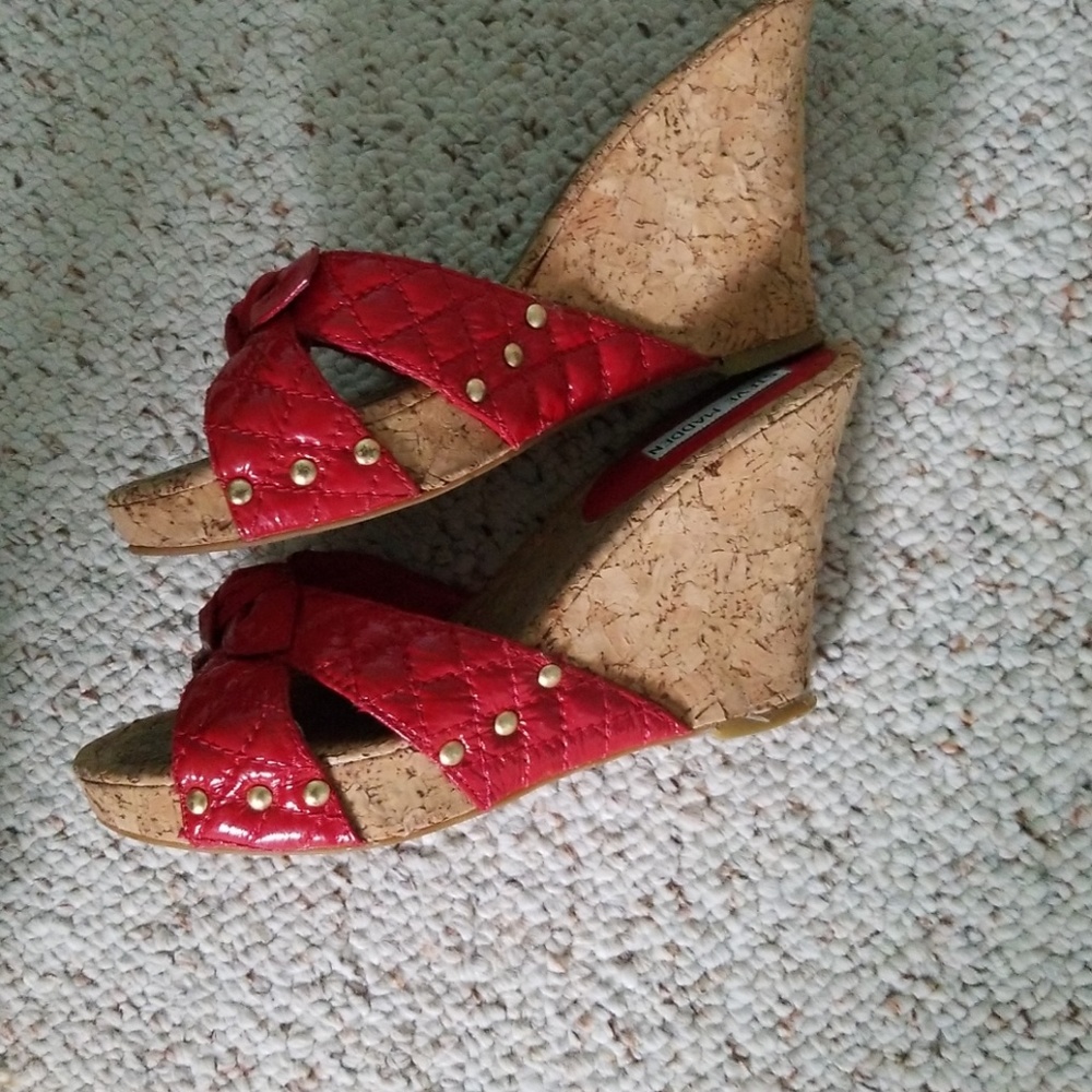 Red shoes - Picture 2 of 2